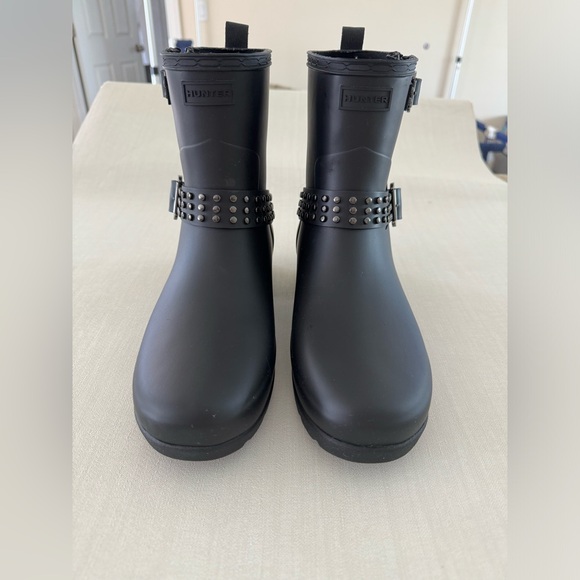 NWOT Hunter Refined Black Stud Short Boots, Size 9 - Never Worn, No Box - Picture 2 of 16